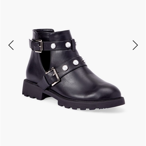 Black cut out booties with straps - Picture 1 of 9